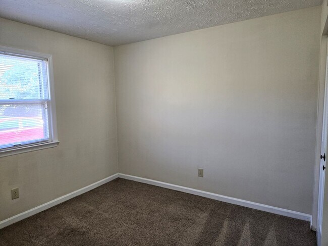 Building Photo - Camelot 2 Bedrooms. 1st Floor Apartment.  ...