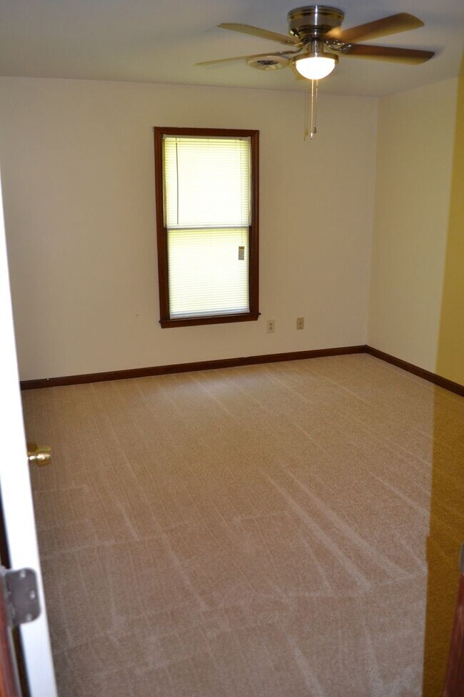 Building Photo - 124-126 Corey Cir