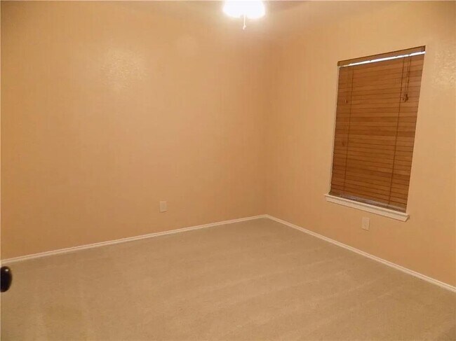 Building Photo - 8402 Leesburg Cir
