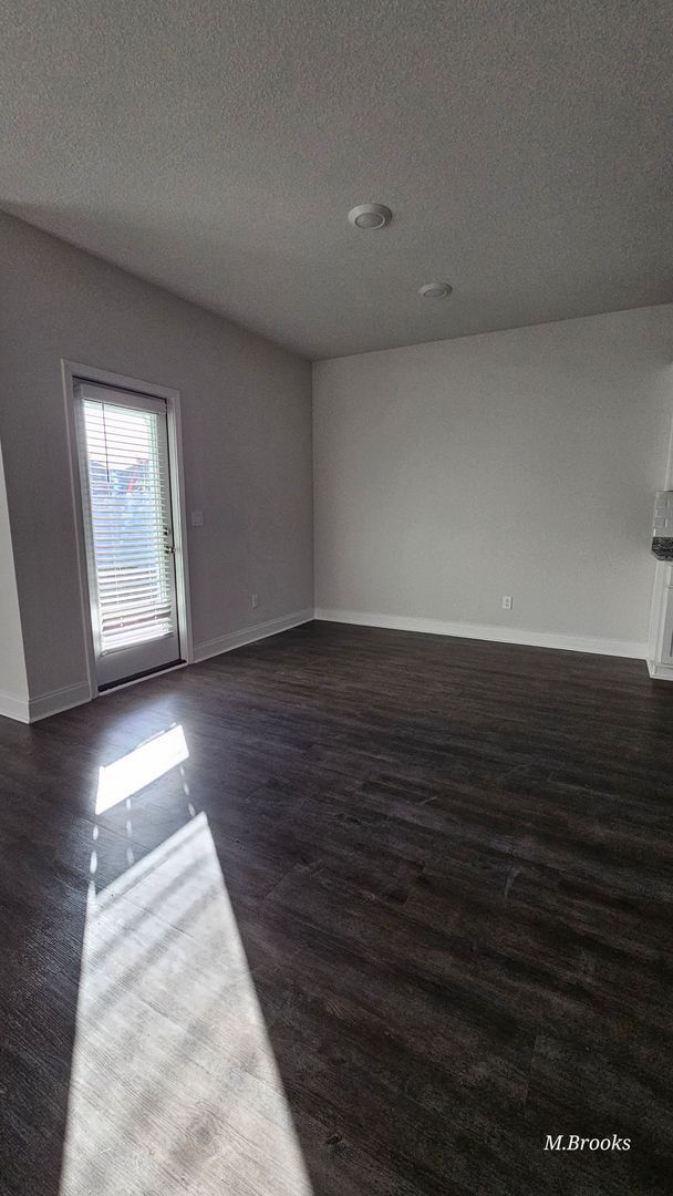 Building Photo - Beautiful home in Grand Oaks Village, Lake...