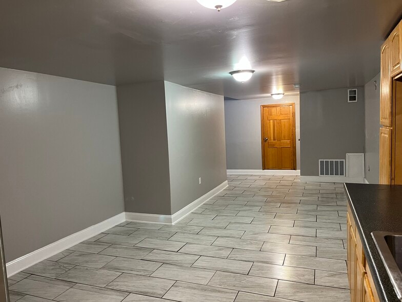 Building Photo - 4900 Walton Ave