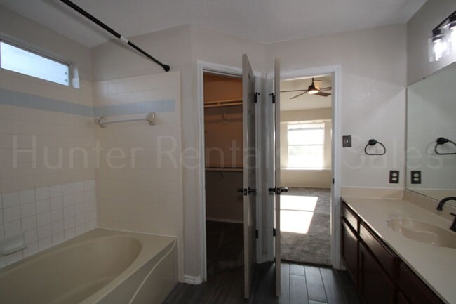 Building Photo - Updated Beauty! A Must See!