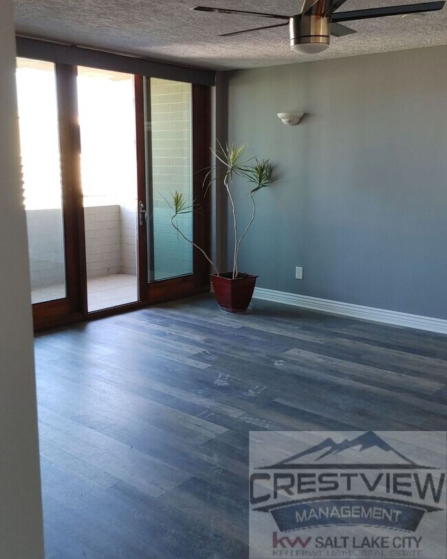 Building Photo - Broadway Condo