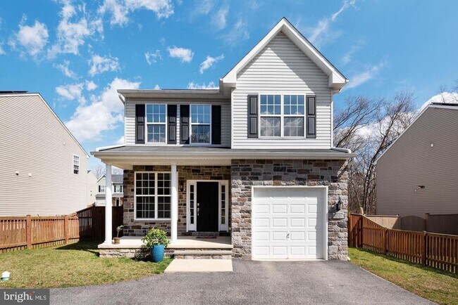 Building Photo - 130A Pineview Ave