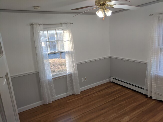 Building Photo - 13 Gallup Ln