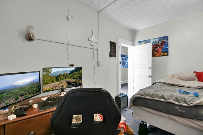 Building Photo - 1508 Summit St