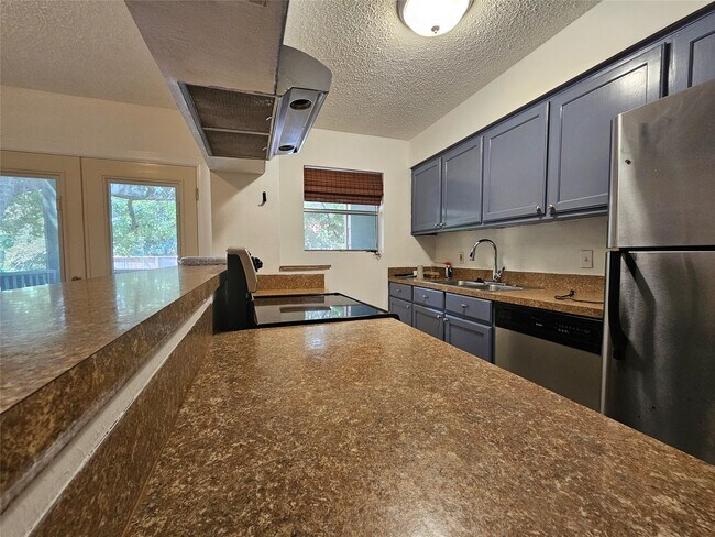 Building Photo - 8287 Kingsbrook Rd