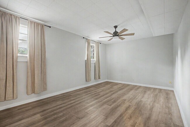 Building Photo - 1811 Devra Dr