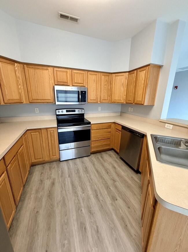 Building Photo - 2901 Heather Dr