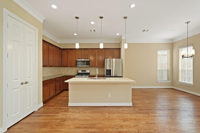 Building Photo - 2615 Cheshire Oaks Dr