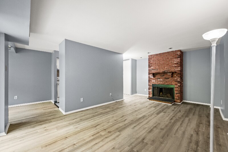 Building Photo - 1419 Valley Dr