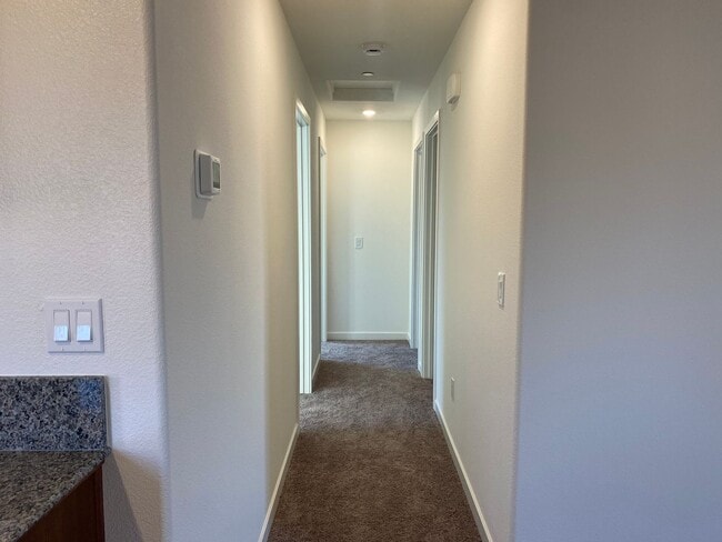 Building Photo - Modern 3-Bedroom, 2-Bath Home with Spaciou...