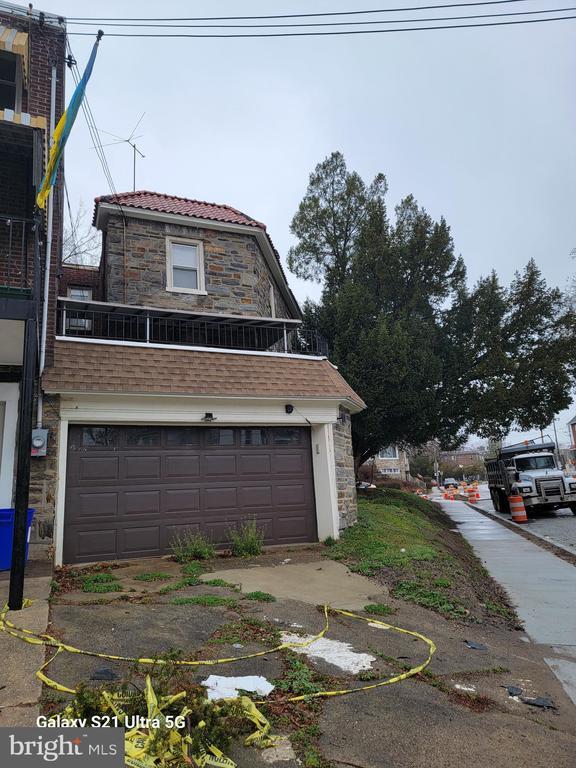 Building Photo - 5706 Woodcrest Ave
