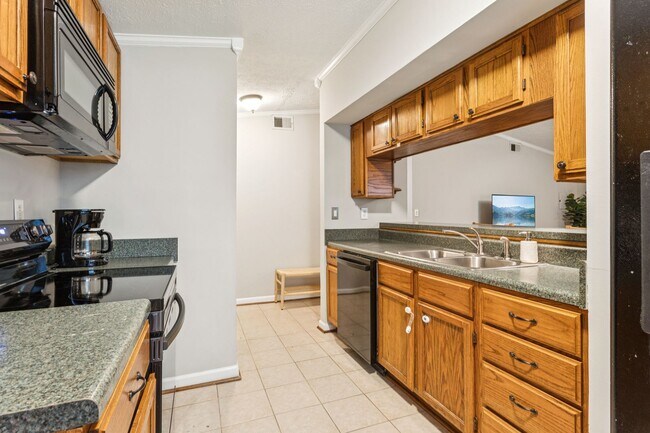 Building Photo - 501 Ashwood Dr