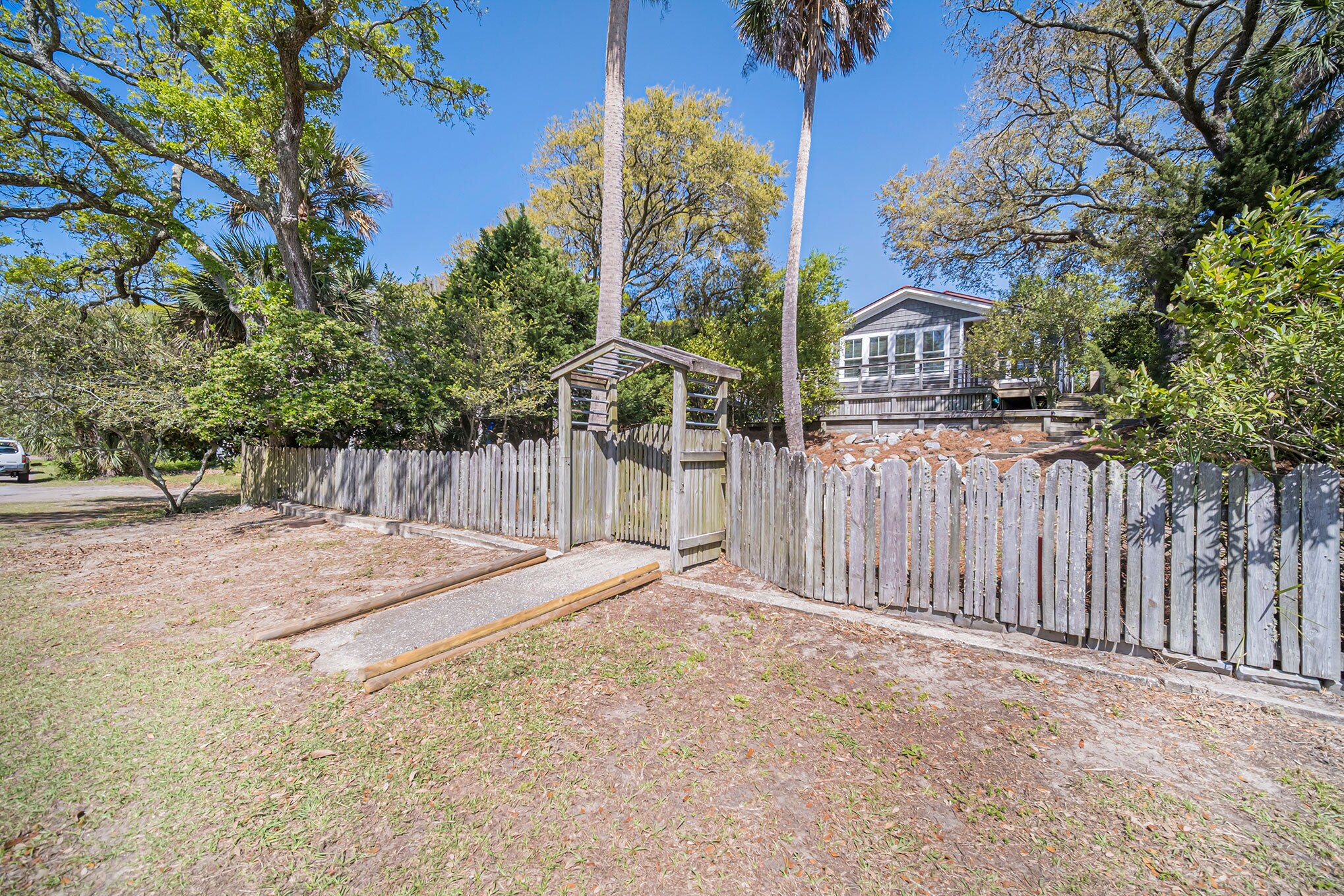 Building Photo - 208 E Cooper Ave
