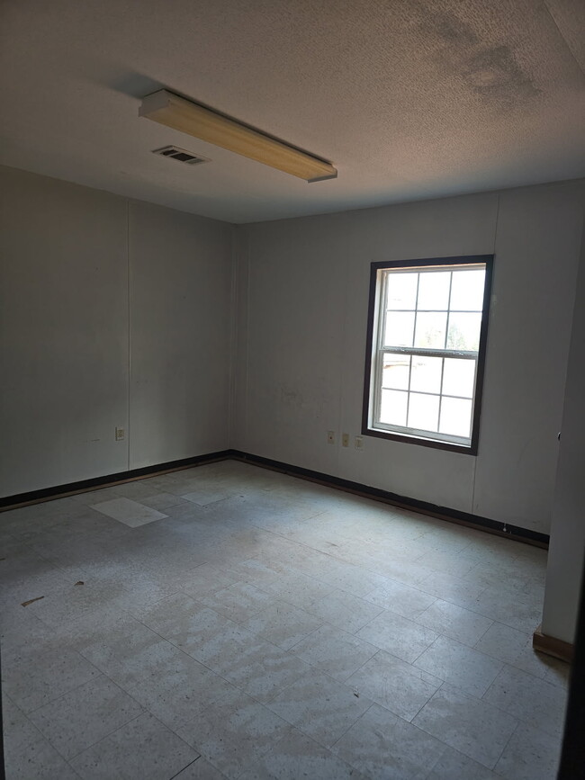Building Photo - 179 Salvage Ln