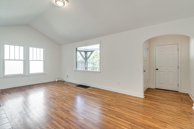 Building Photo - 2/ 1 Home for Rent!