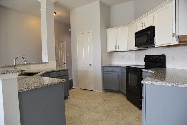 Building Photo - 4512 Sunmeadow Ln