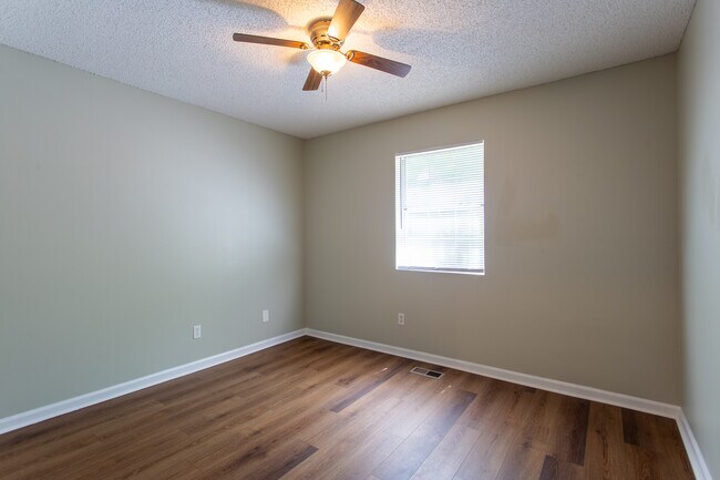 Building Photo - 109 Brookwood Pl
