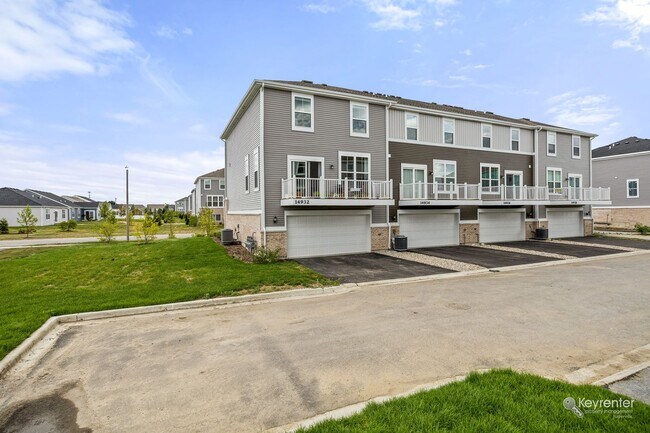Building Photo - Brand-New End-Unit Townhome w/ Pond Views – Keller Farm, Plainfield!