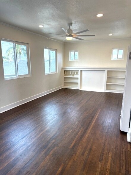 Dinninroom - 554 W 92nd St