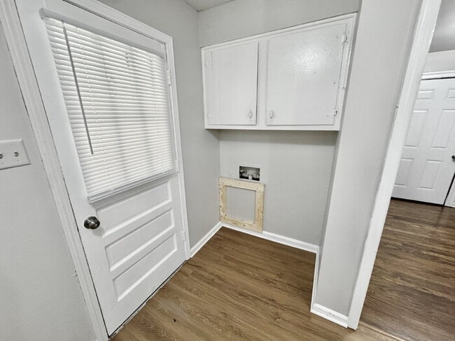 Building Photo - 3119 Queensgate Ave