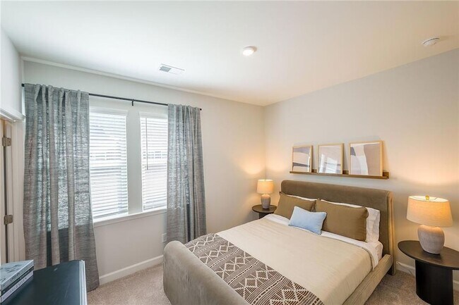 Building Photo - 622 Shallowford Rd