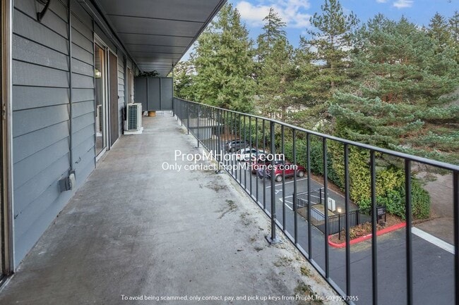 Building Photo - Cozy Two Bedroom Condo at Oswego Terraces!