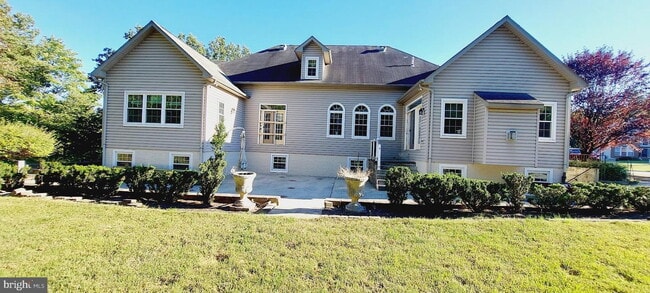 Building Photo - 9008 Doris Dr