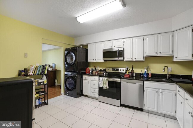 Building Photo - 3713 S George Mason Dr