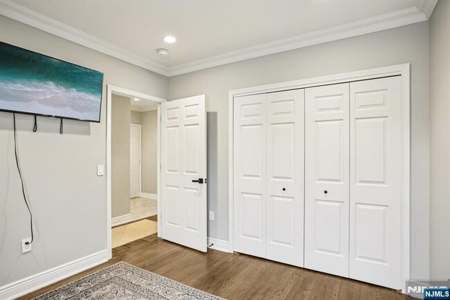 Building Photo - 343 The Promenade