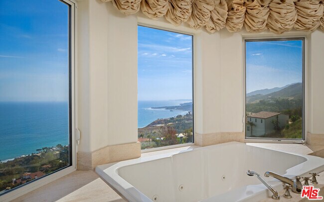 Building Photo - 3235 Rambla Pacifico St