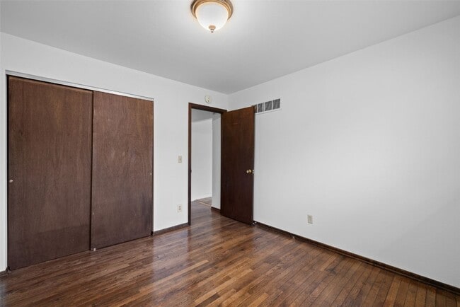 Building Photo - 3557 High Dr