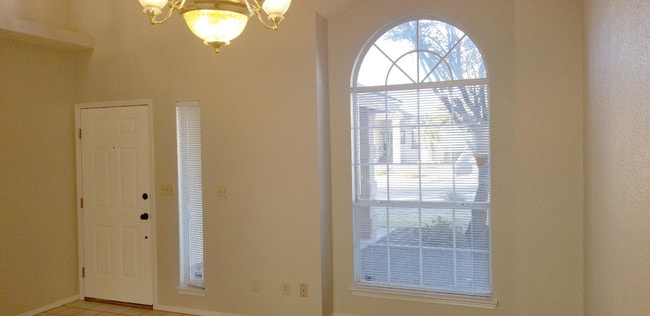 Building Photo - 6928 Crown Ridge Dr