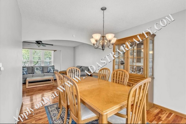 Building Photo - Beautiful 4 Bed 2 Bath Home in Olathe-Available in JULY!!