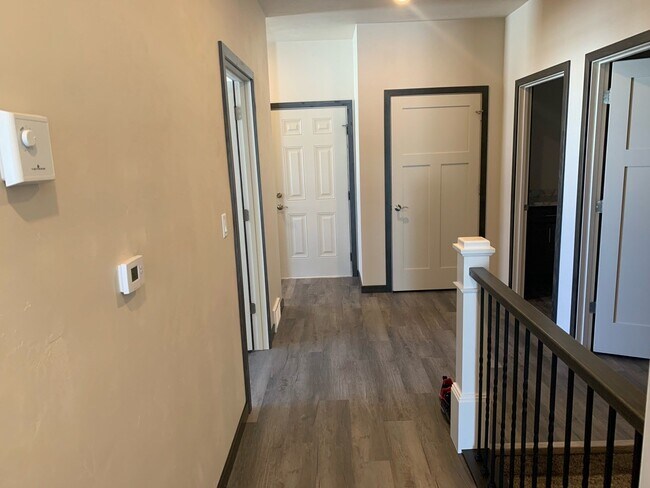 Building Photo - 2126 Zimmer Dr