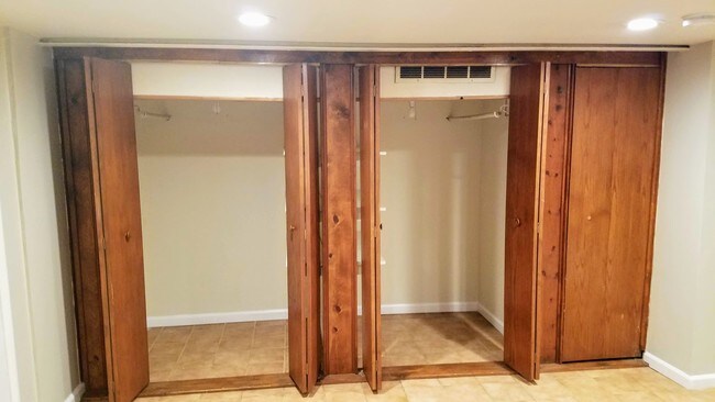 Building Photo - 1629 Newton St NW