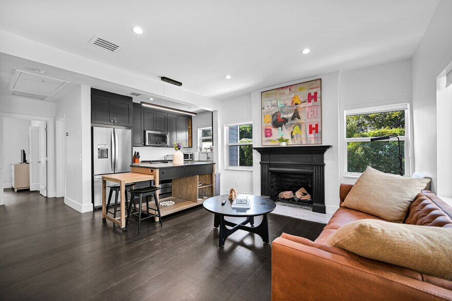 Building Photo - 150 NE 50th Ter