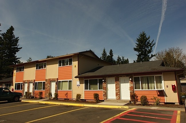 Primary Photo - Raintree Apartments