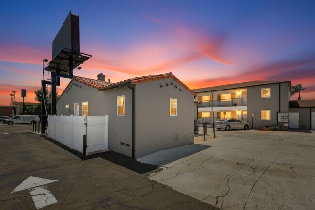 Building Photo - 1470 Rosecrans St