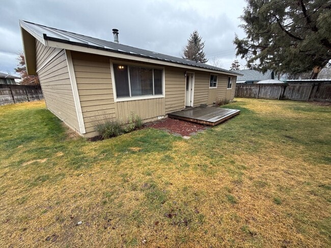 Building Photo - RV Parking, SMALL DOG OK, NE 3 Bdrm, 2 Bath House, All Appliances, Wood Stove, Dbl. Garage