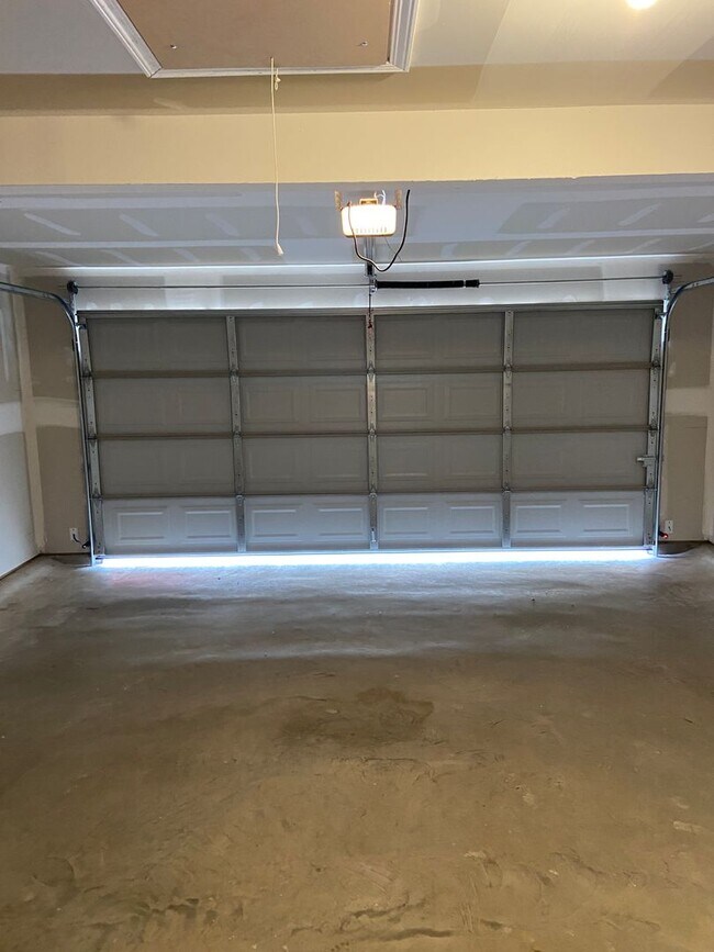 Building Photo - Now Preleasing: Modern 3 Bedroom Home in Faulkner Crossing