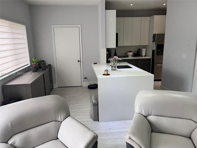 Building Photo - 4746 Lago Vista Dr