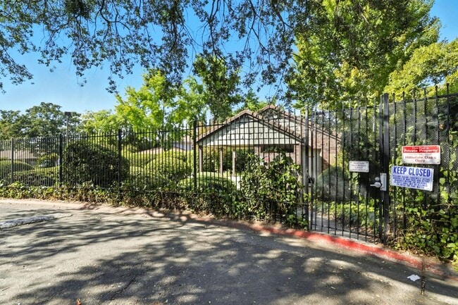 Building Photo - Gorgeous 2 Bed Condo in Foothill Farms