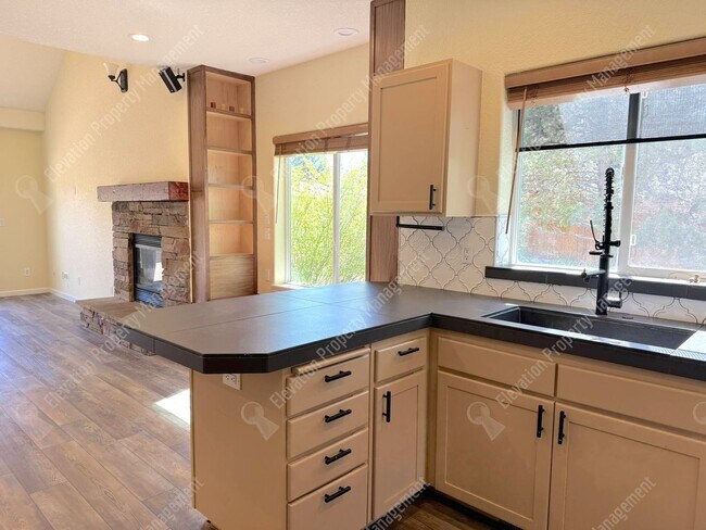 Building Photo - 4 BR Home in SE Bend with Canal Trail Access, Fenced Yard & Greenhouse