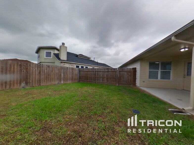 Building Photo - 7402 Deloache Ave