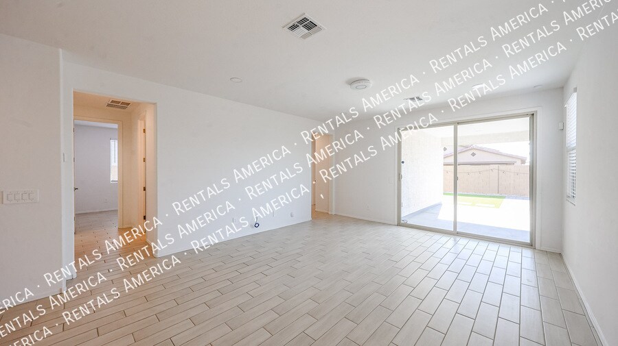 Building Photo - 15689 W Woodlands Ave