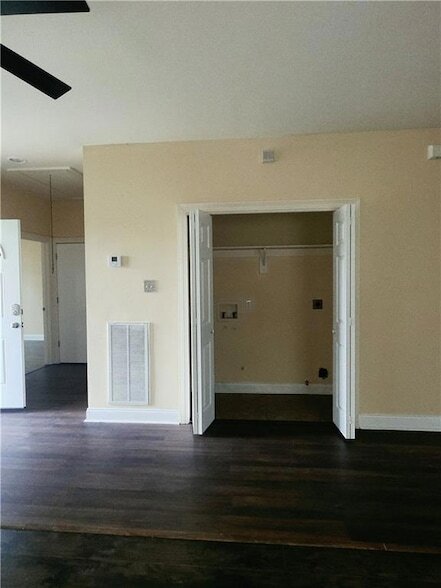 Building Photo - 5516 Montegut Dr