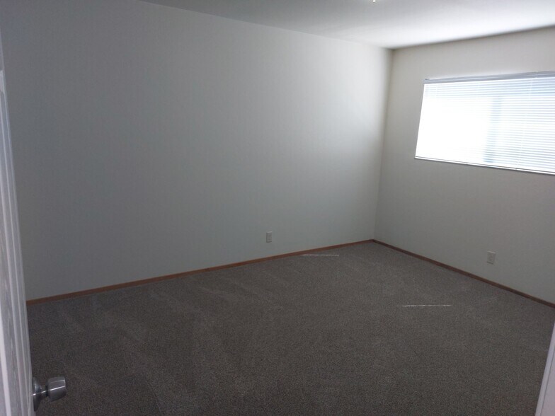 Building Photo - 1100 Ranchero Way