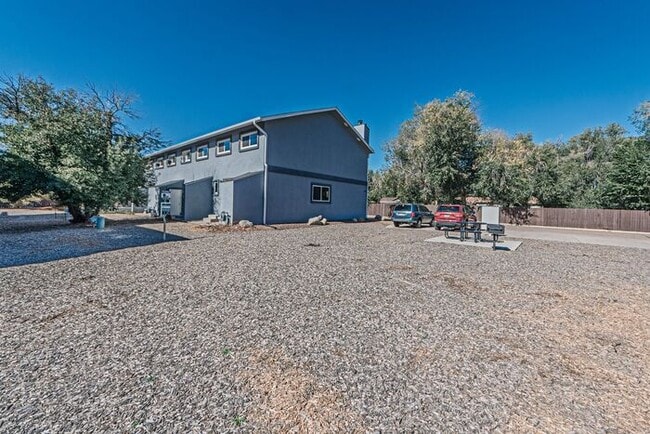 Building Photo - 3 Bed 2 Bath Townhouse, newly renovated! -...